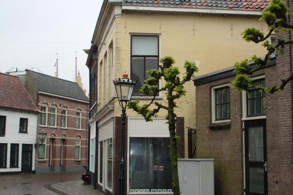 Restauratie-verbouw winkel pand tot 5 woningen Kampen